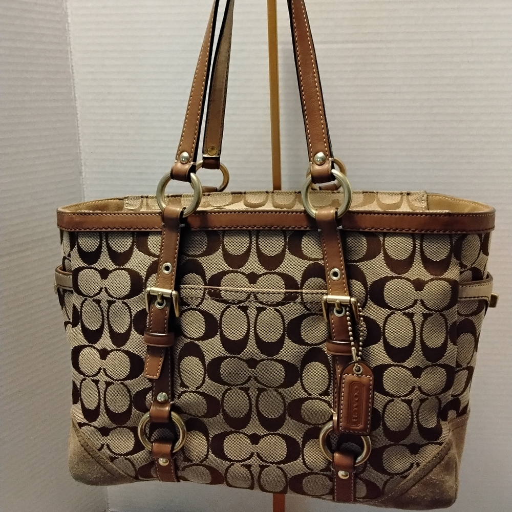 Coach Gallery Tote Classic C Signature In Khaki Jaquard